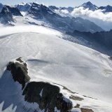 Le Petersgrat qui culmine à 3194 mètres a été le théâtre d'un accident d'hélicoptère qui a fait deux blessés, il y a deux semaines (archives). KEYSTONE/ALESSANDRO DELLA BELLA